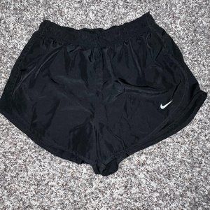BLACK NIKE SHORTS (SIZE M)
